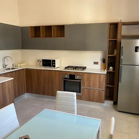 Tranquil 2 Bedroom In The Heart Of 斯利马