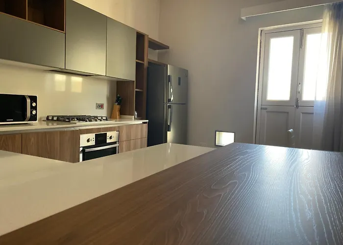 Tranquil 2 Bedroom In The Heart Of